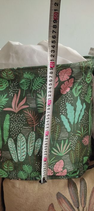 Продам стол, искусственное дерево, монитор, коф. сервизы, и т.д.