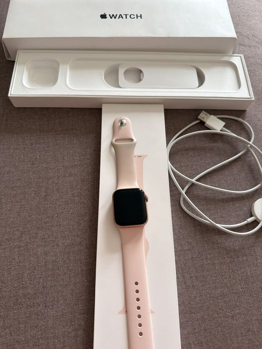 Часы Apple Watch 5 SE