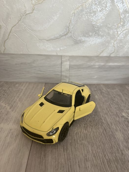 Продам две машинки недорого