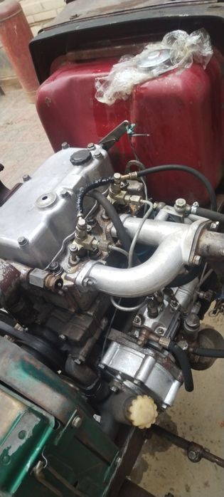 Traktor mini sotiladi