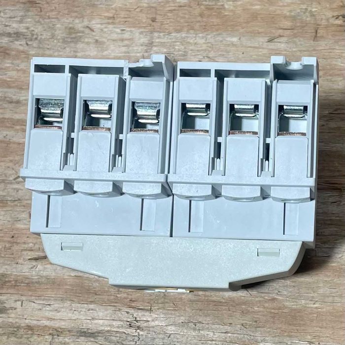 Hager HIM406 – Comutator de sarcină 63A, 4 poli