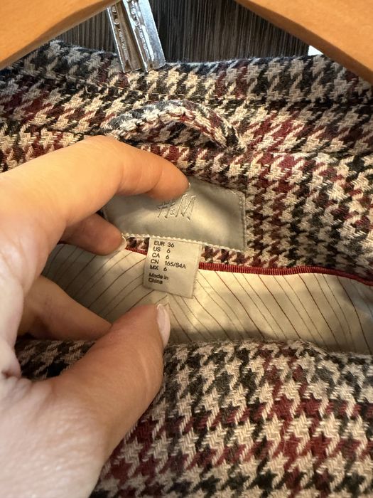 Costum H&M toamna stofa cu pantaloni scurti