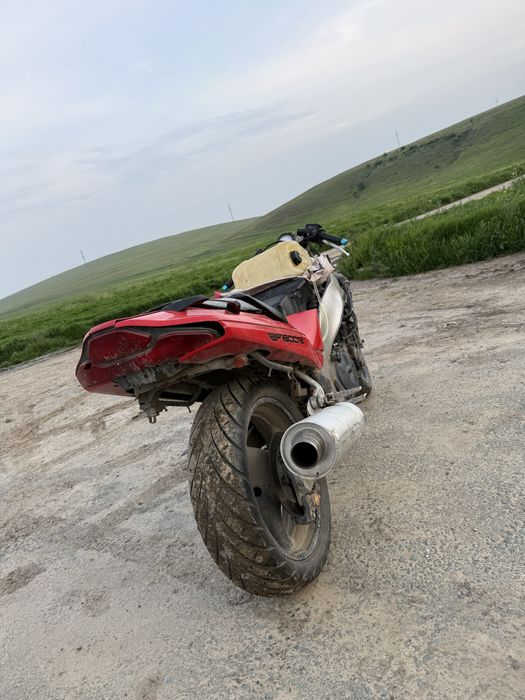 Se vinde suzuki 600