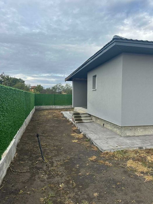 Нова къща с двор до Несебър