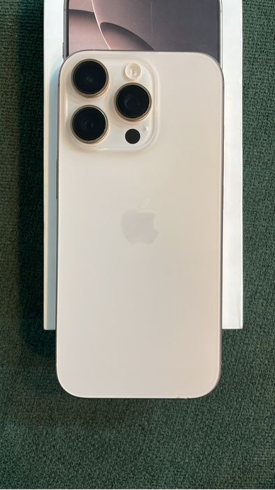 Iphone 16 pro gold