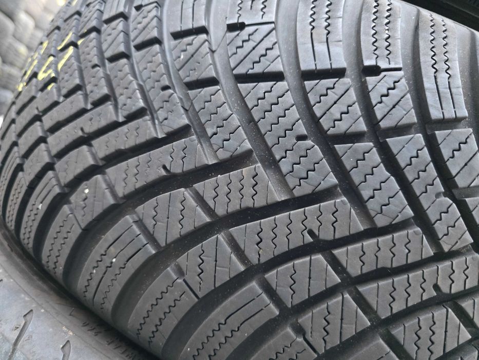 2бр Като нови зимни гуми 225 55 17 - Hankook - DOT 2023