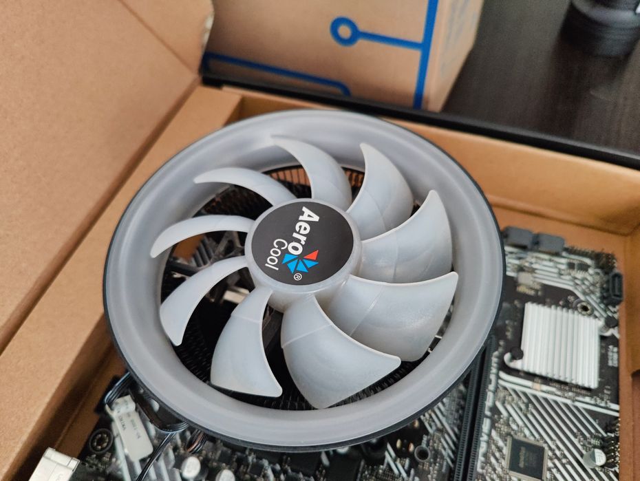 I5 10400f cu 24 gb ram si cooler aero cool si placa de baza asus