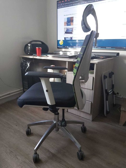 Компьютерное офисное кресло