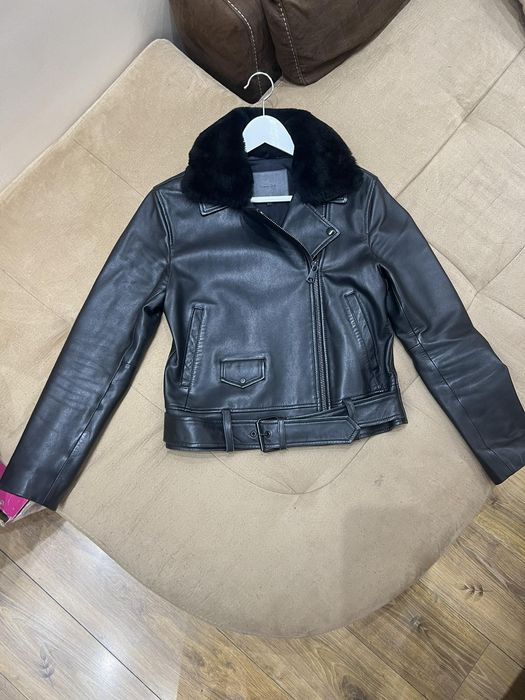 Продавам женско кожено яке Massimo Dutti