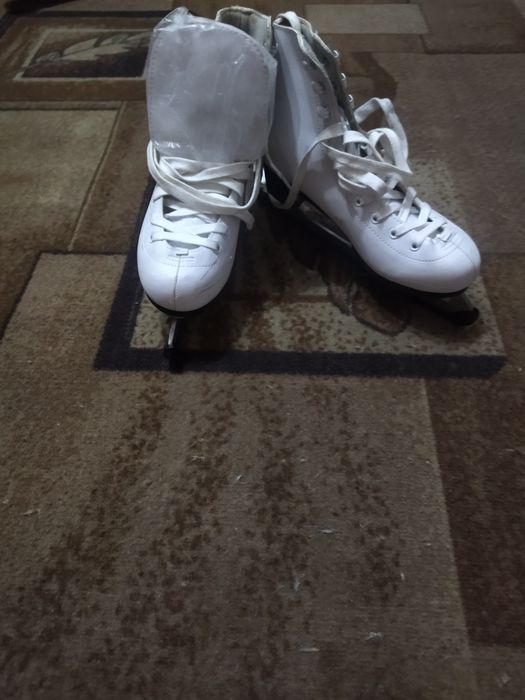 Продам фигурные коньки