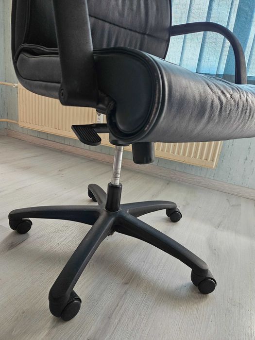 Бюро и директорски стол