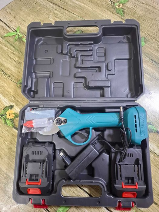 Foarfeca Vie Electrica ATAAHT cu 2 Acumulatori 21V