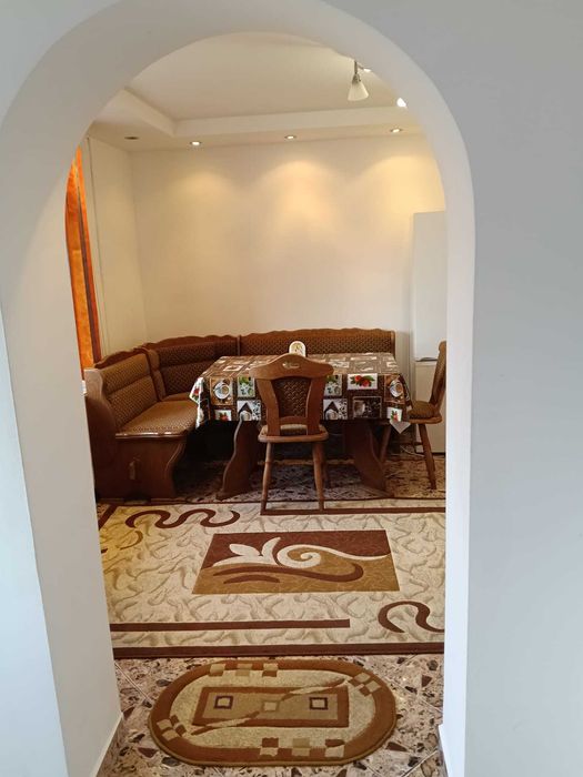 Inchiriez casă Titu