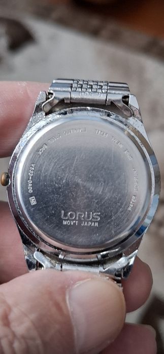 LORUS JAPAN .Ceas de mînă bărbătesc cu baterie și bŕățară metalică.