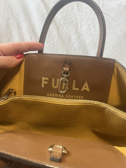Кожена кафява чанта Furla