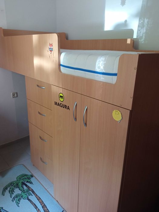 Детско обзавеждане, комплект с бюро и гардероб