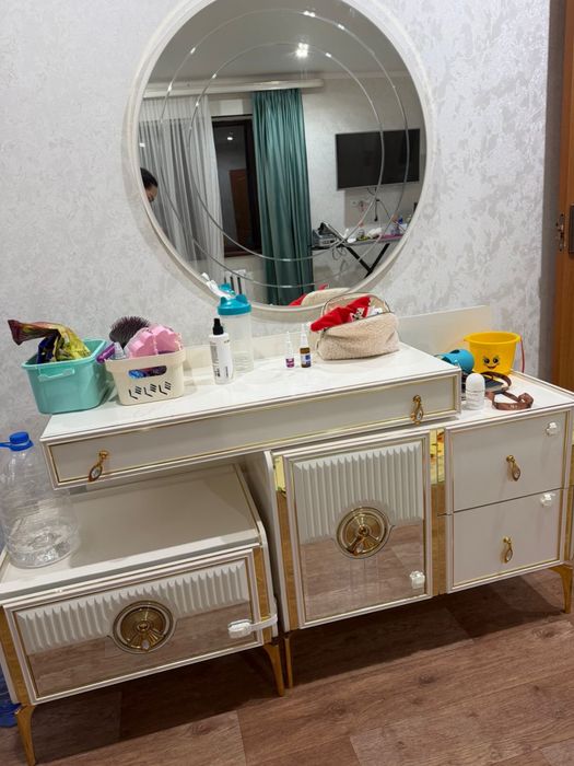 Продается спальный гарнитур