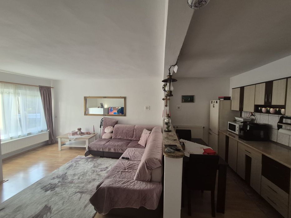 Casa și curte zona centrala