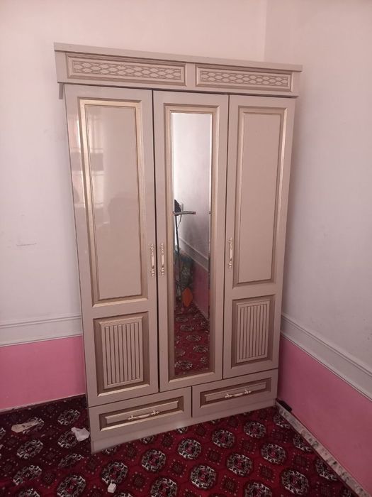 Shkaf sotiladi srochniga