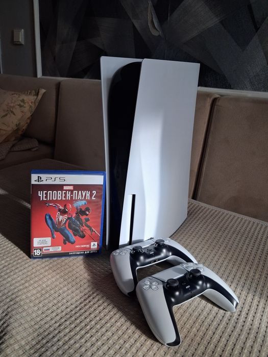 Продам Playstation5 с двумя джостиками  и диском