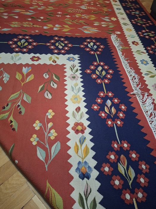 Traditional Handwovem Romanian rug