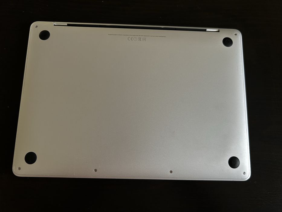 Macbook Pro 13" A1708 i5 8 GB RAM 128 GB SSD 271 cicluri