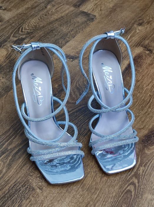Sandale cu toc Nr 35