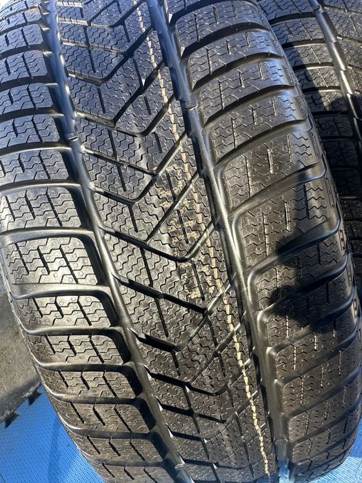 2бр. Pirelli 245/40/19 нови
