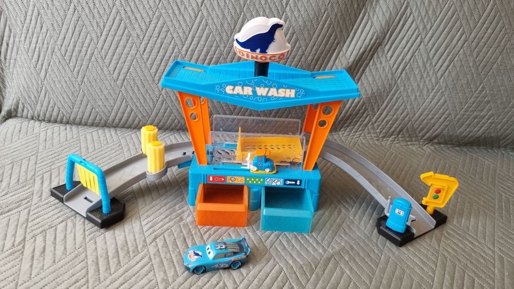Игрален комплект Disney Cars - Color Changers, Автомивка Dinoco

Инфор