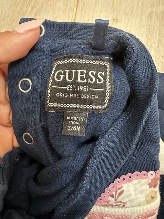 Екип Guess за бебе момиче