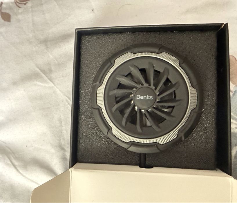 Зарядка с кулером охлаждения Wirelless Benks