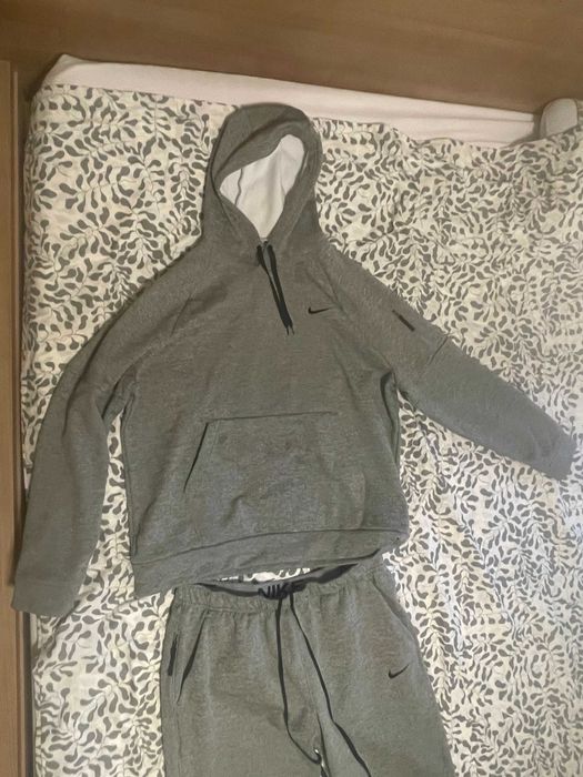 Анцуг Nike (долнище и суитшърт)
