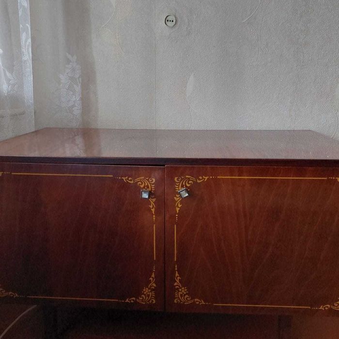 Тумбочка деревянная