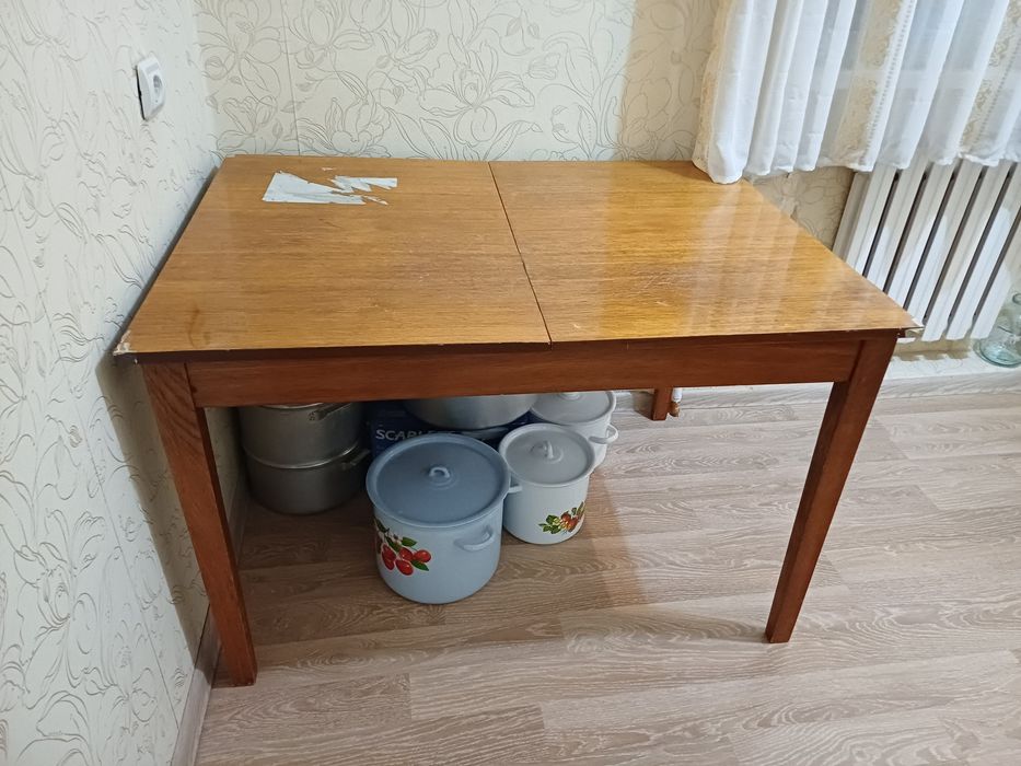 Стол полированный