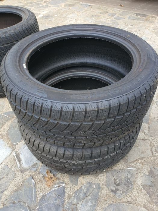 Set 2 cauciucuri de iarnă 205/60R 17 Good Year si set 2 cauciucuri 225