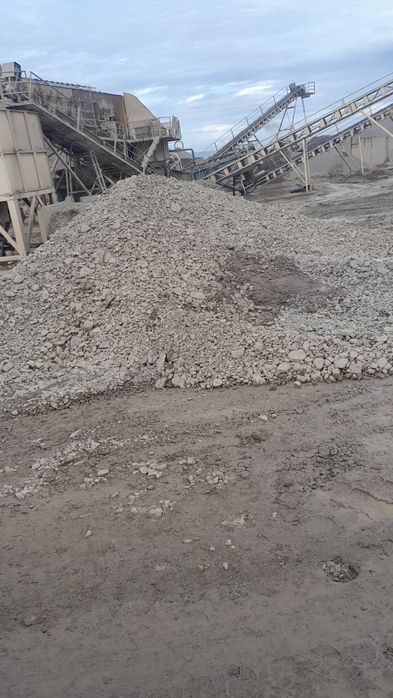 Mărgăritar nisip pământ piatră.