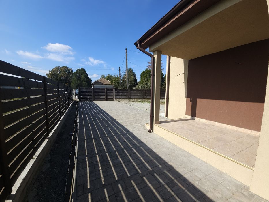 Casa de vanzare Slatioara ( la 2 pasi)