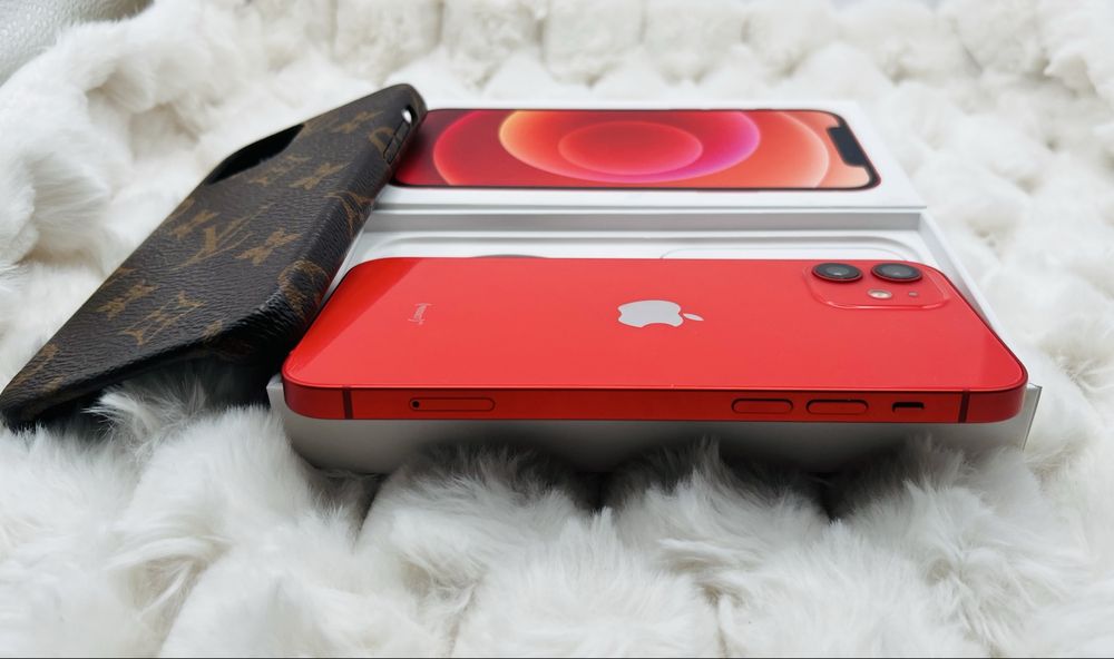 Vând / Schimb IPhone 12 Roșu 128 GB Impecabil