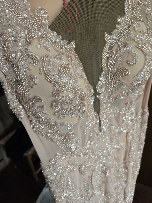 Бална рокля, тип русалка в телесен цвят.