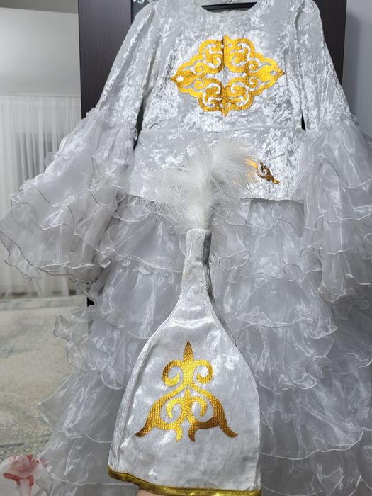 10000 Ұлттық көйлек