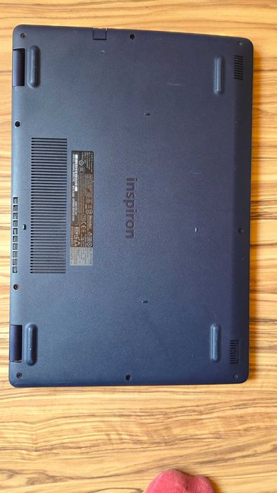 Продавам Dell Inspiron i7-1065G7 15 5000