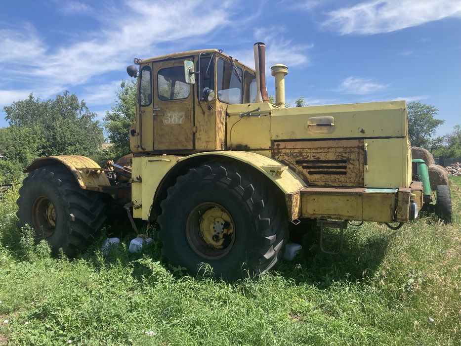 Трактор К-700 на ходу