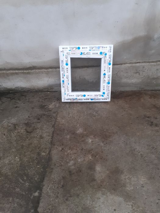 Vând geam termopan nou,fără sticlă.
