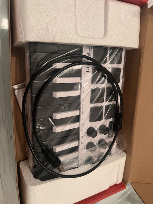 Akai MPK mini special edition white