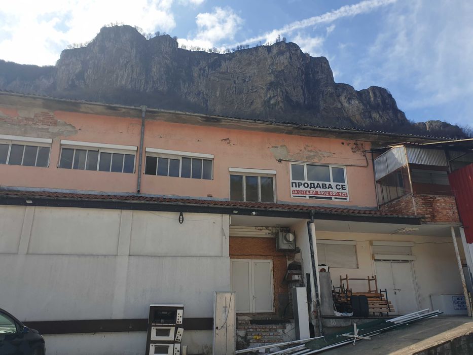 Продава се Промишлена сграда в Тетевен - 745 кв.м за 89 €/кв.м - Снимка #1