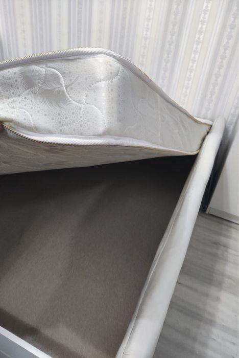 Двуспальная кровать