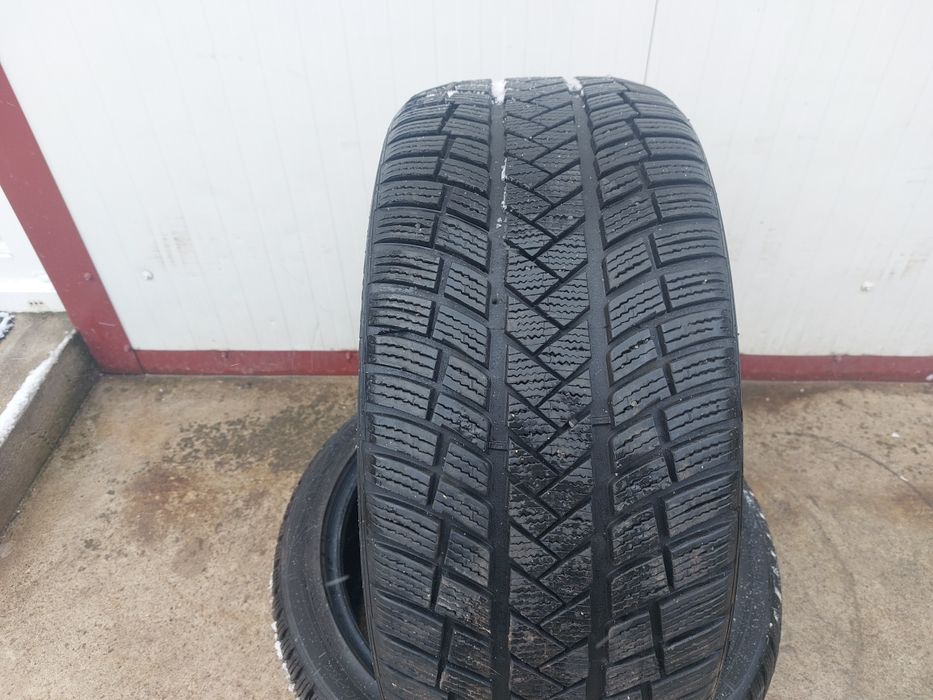200 lei bucata! Doua anvelope M+S/IARNA 245 40 r19 Vredestein ! 7 mm