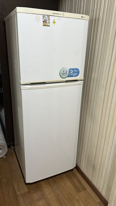 Холодильник LG (expresscool)
