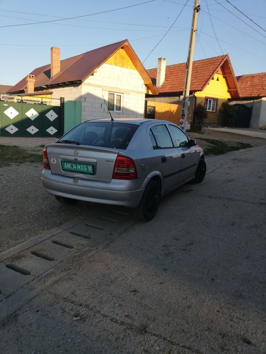 Mașina de vânzare Opel astra G