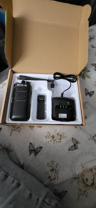 Vad doua statii  radio portabile